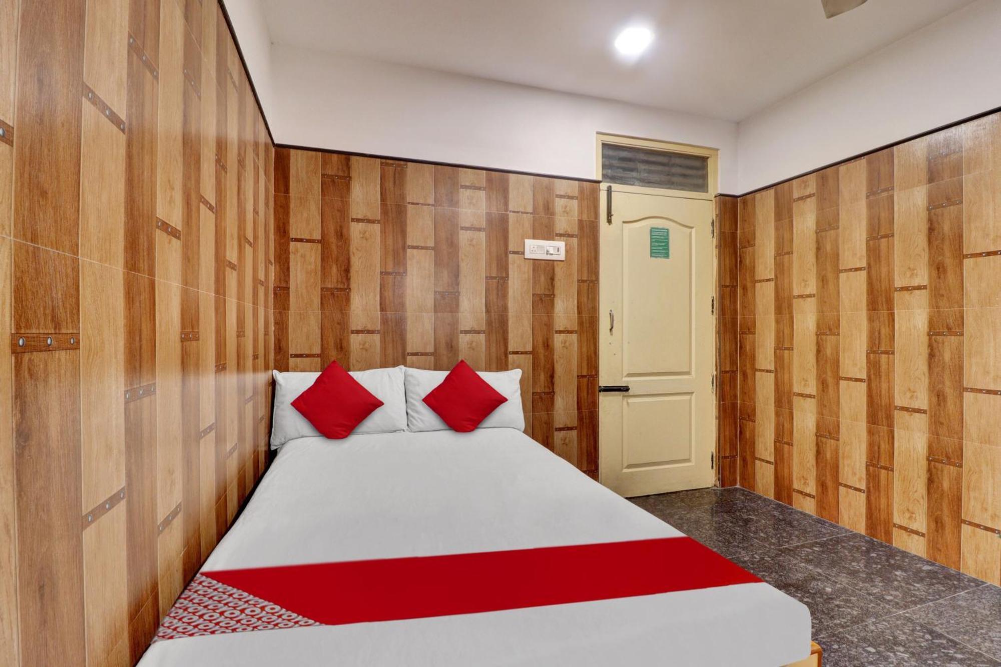 Oyo Flagship Amman Lodge Chennimalai Экстерьер фото