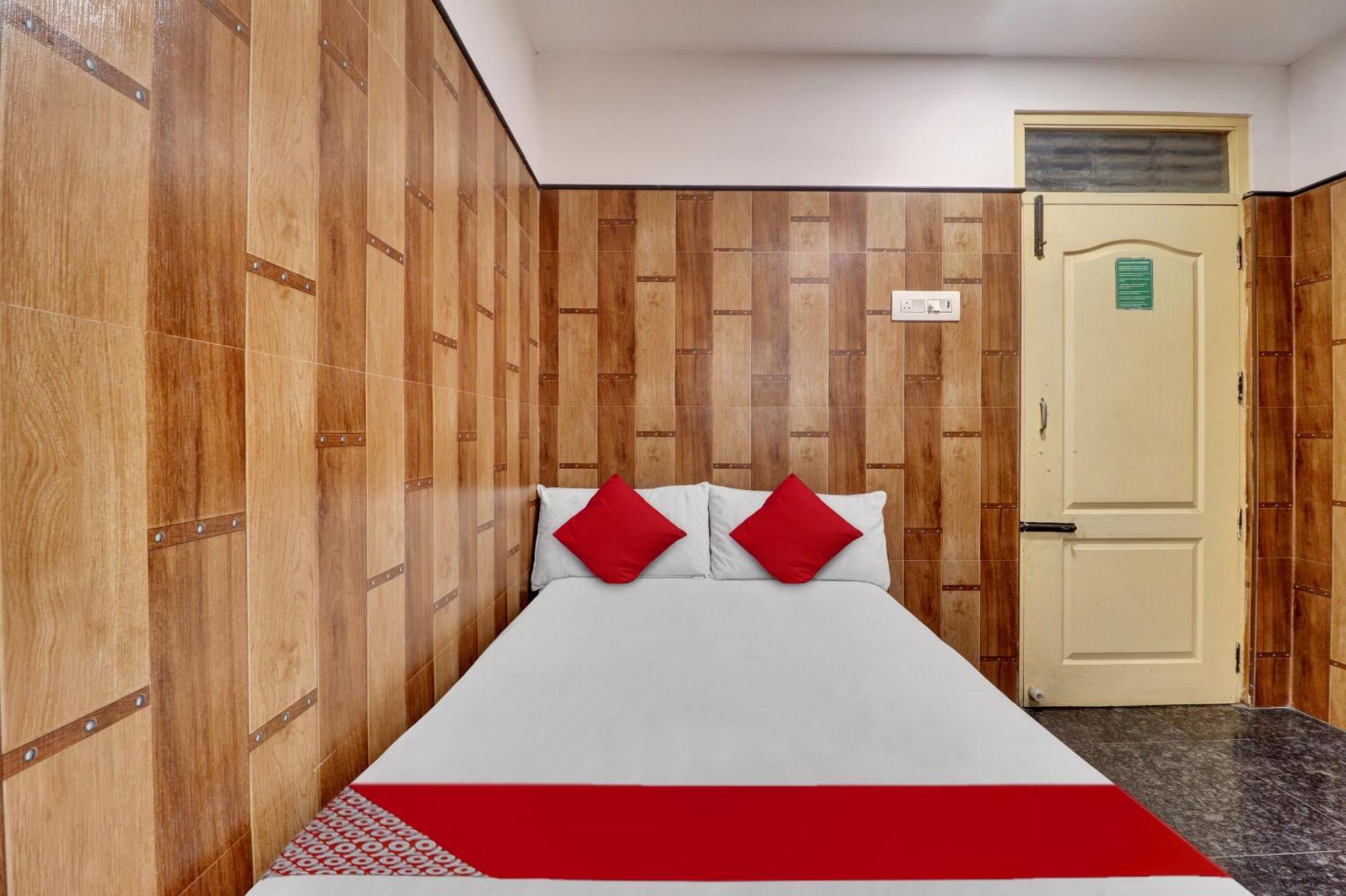 Oyo Flagship Amman Lodge Chennimalai Экстерьер фото